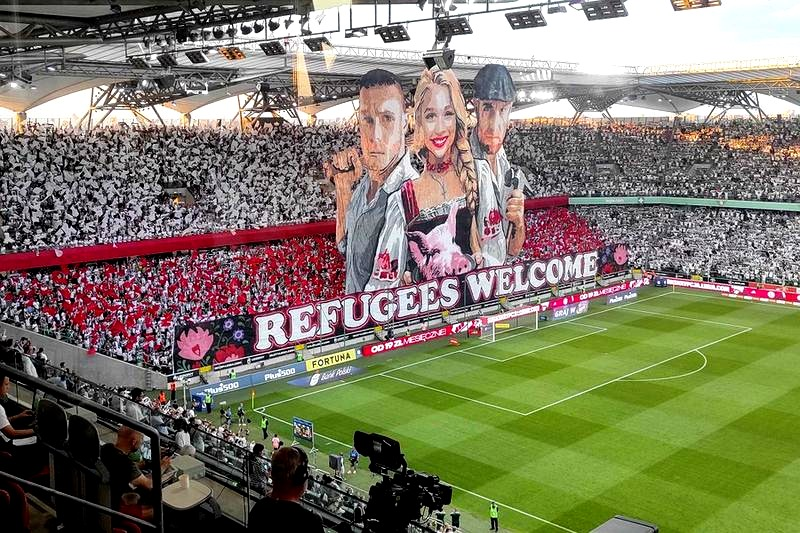 Sektorówka na stadionie: efektowna oprawa bez chaosu krok po kroku